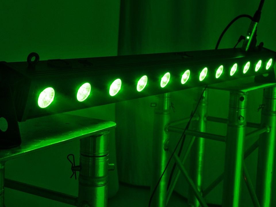 LED Bar 12 QCL RGB+UV Leiste N mieten in Brunn Kreis Regensburg – 4