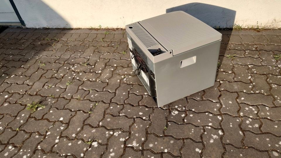 DOMETIC Absorber Kühlbox 41 L 12 230V Gas mieten in Langwedel – 3