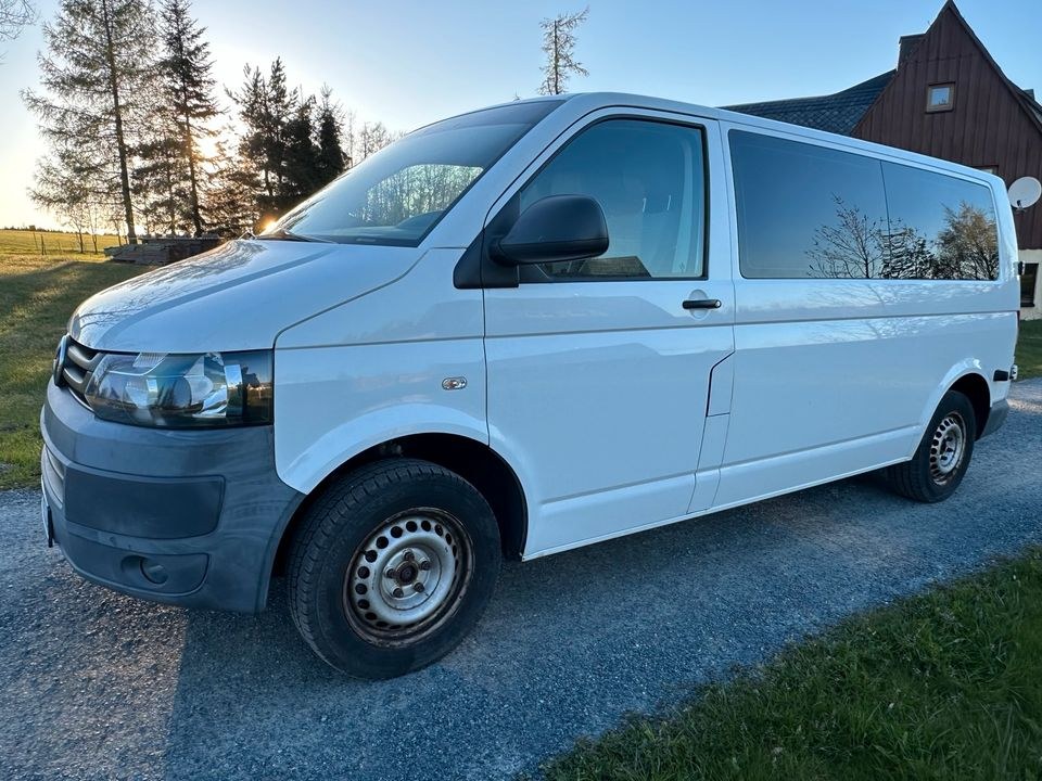 Bus 9 Sitzer Kleinbus mieten in Niedersedlitz – für Gruppe & Team