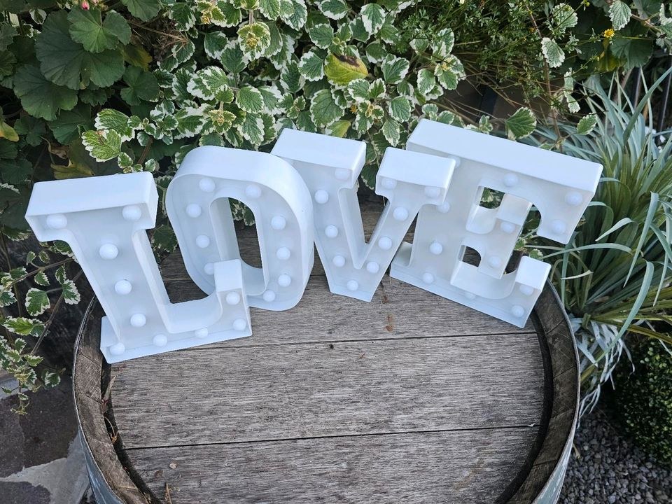 N LED Buchstaben LOVE mieten in Lechbruck – Licht für Party & Event – 4