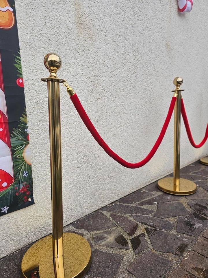 VIP Absperrung Personenleitsystem gold mieten in Lechbruck