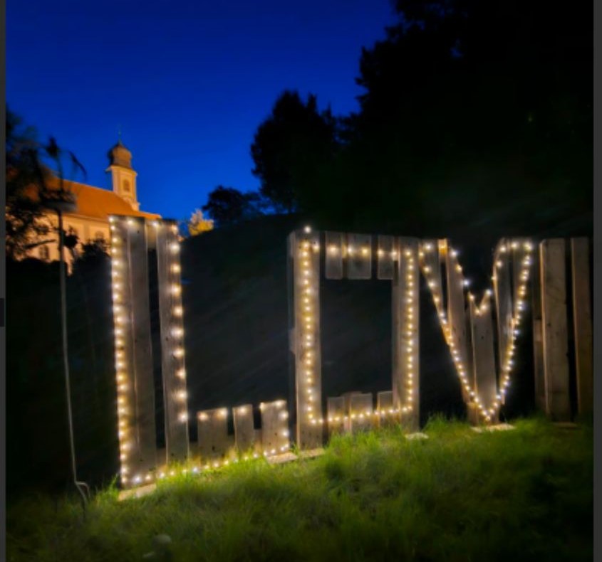 N LOVE Holzbuchstaben mieten in Lechbruck – für die Hochzeit