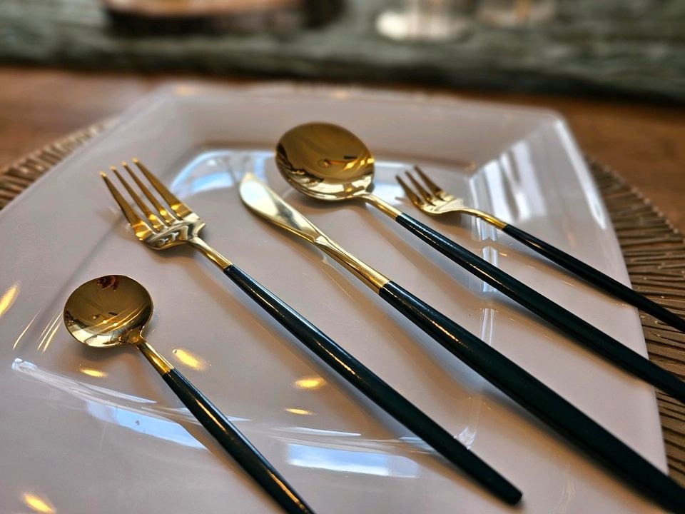 N* Besteckset grün gold Tischdeko mieten in Lechbruck – für alle Gäste – 3
