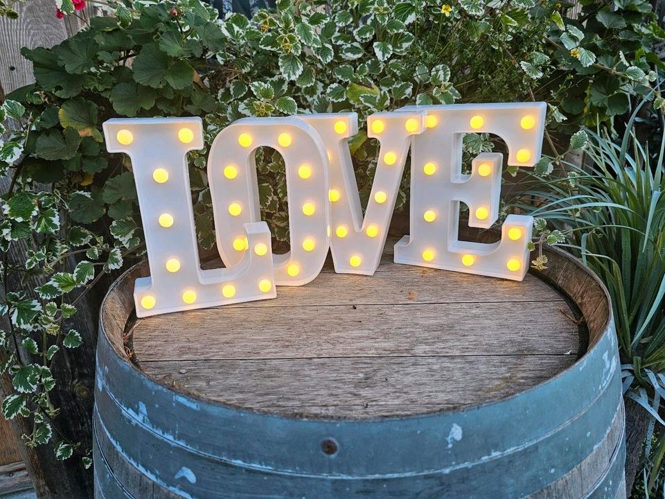 N LED Buchstaben LOVE mieten in Lechbruck – Licht für Party & Event – 2