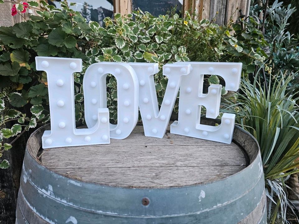 N LED Buchstaben LOVE mieten in Lechbruck – Licht für Party & Event – 3