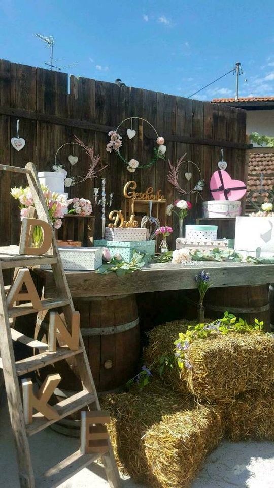 N*Rustikaler Geschenktisch mieten in Lechbruck – Sitzplätze für alle – 4