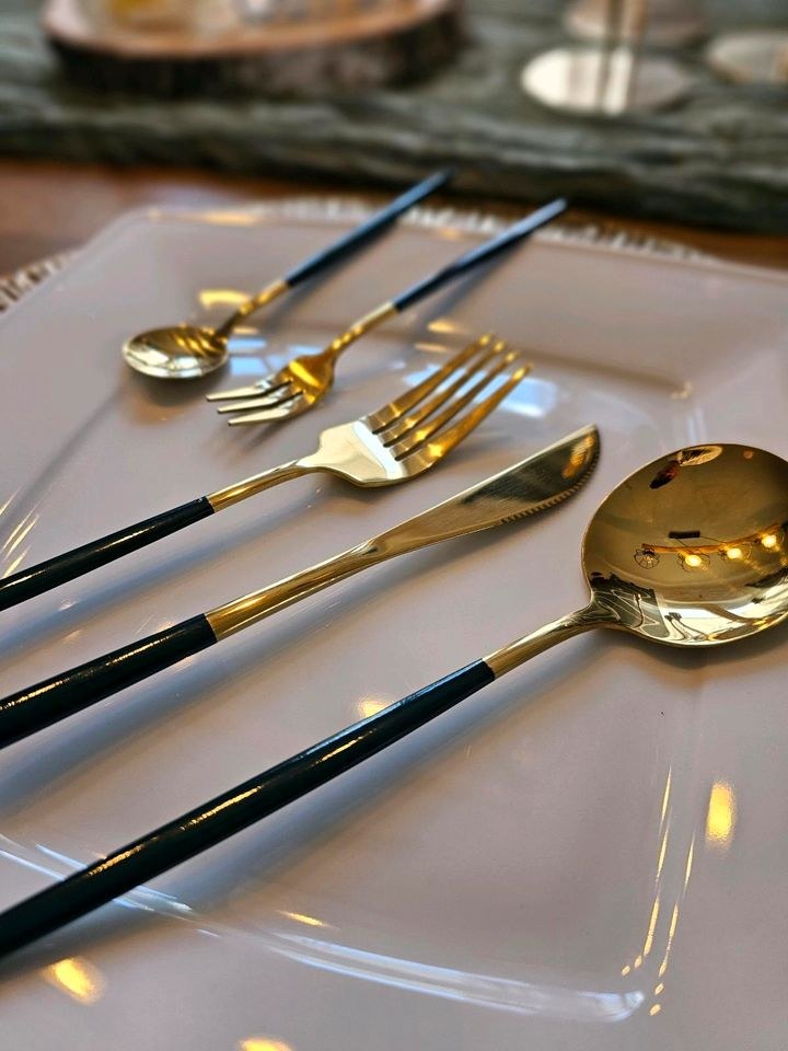 N* Besteckset grün gold Tischdeko mieten in Lechbruck – für alle Gäste