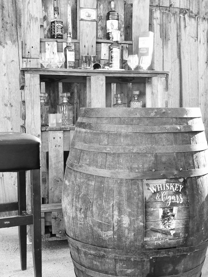 N rustikale Gentlemen Bar mieten in Lechbruck – Sitzplätze für alle – 4