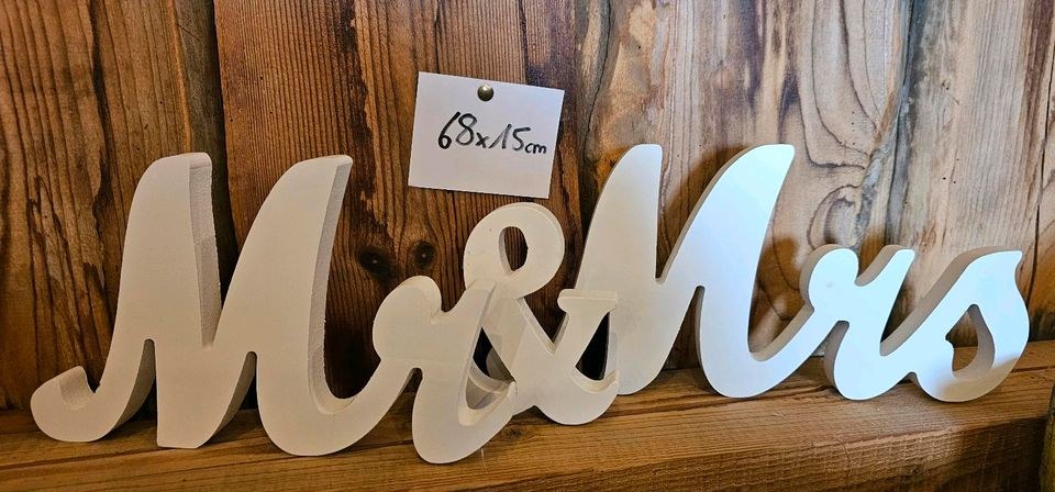 Holzschilder Mr Mrs mieten in Lechbruck – das Besondere