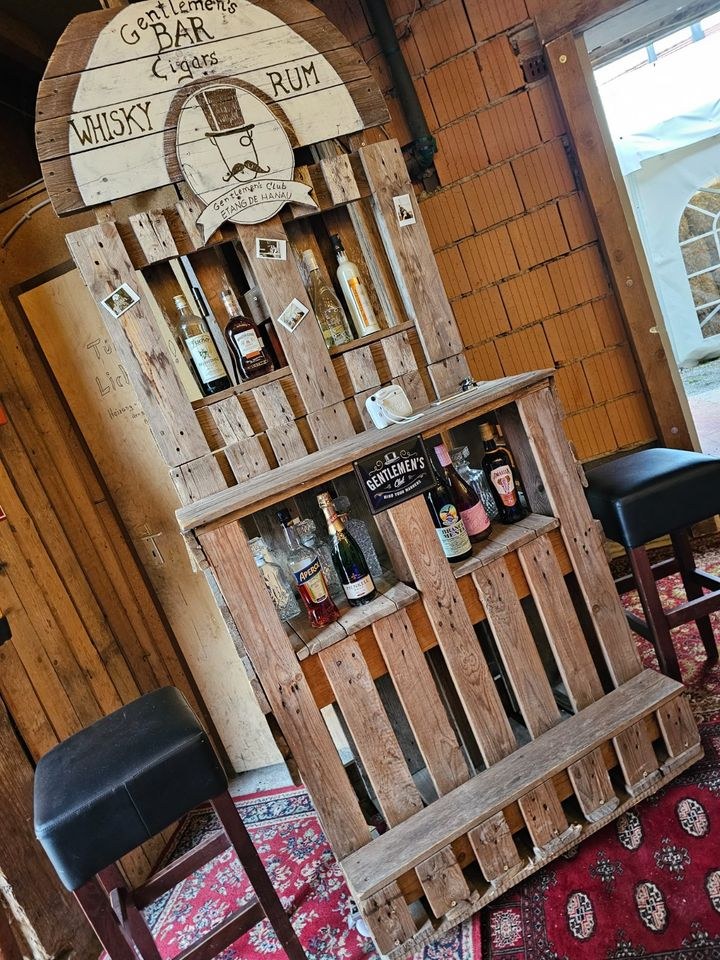 N rustikale Gentlemen Bar mieten in Lechbruck – Sitzplätze für alle