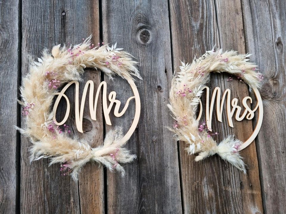 N*Mr Mrs Stuhlbehang Ringe Brauttisch mieten in Lechbruck