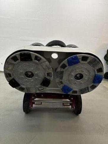 Betonschleifer mit Dualmotor für das Entfernen von Spachtel- und Kleberesten – 2