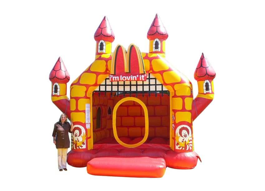 Hüpfburg Mc Donald´s mit Dach und Türmen mieten bei Happy Fun