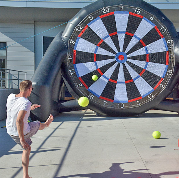 Aufblasbares Fußball-Dart mieten 6m Höhe - XXL Dartscheibe mieten bei Happy Fun