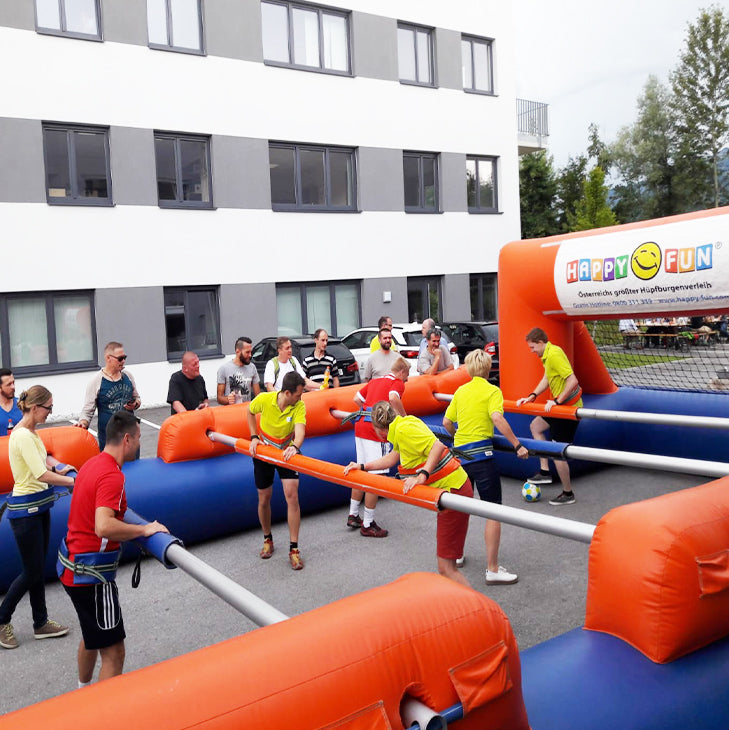 Riesenwuzzler mieten 10 Spieler blau/orange 13,5×7 m – Teamevent mieten bei Happy Fun