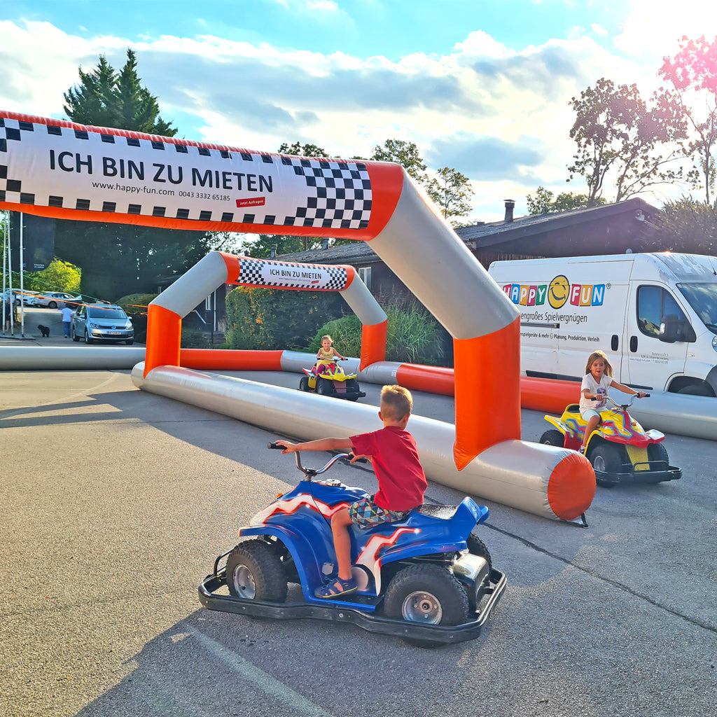 4 Quads mit Barriere mieten - Fahrspaß und Action für Ihr Event mieten bei Happy Fun