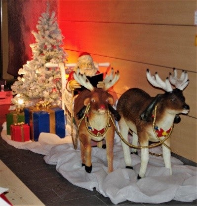 Weihnachtsmann Figur mit Schlitten, Nikolaus, Weihnachten – 3