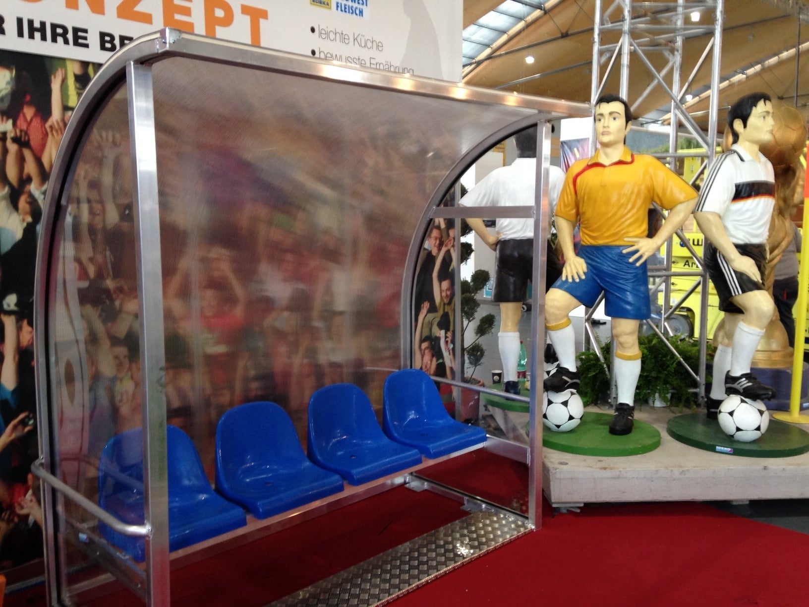 Trainerbank, Ersatzspielerbank