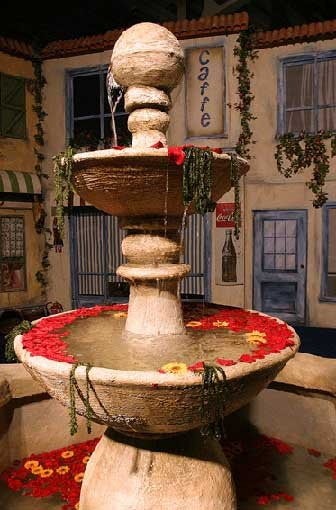 Brunnen, Steinbrunnen, Dorfbrunnen, Marktplatzbrunnen, Dorfplatzbrunnen, Dekoration, Event – 2