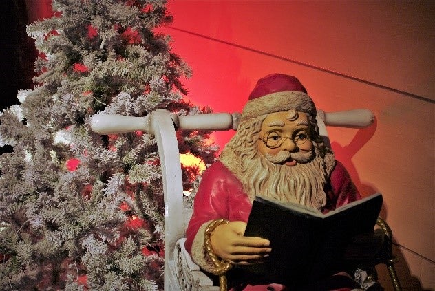 Weihnachtsmann Figur mit Schlitten, Nikolaus, Weihnachten – 2