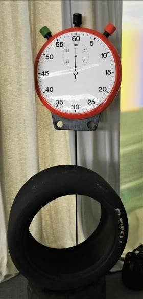 Stoppuhr XXL auf Stativ -  ohne Funktion,  Rennsport, Uhr, Wettrennen – 2