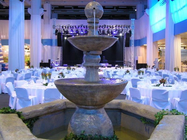 Brunnen, Steinbrunnen, Dorfbrunnen, Marktplatzbrunnen, Dorfplatzbrunnen, Dekoration, Event – 3