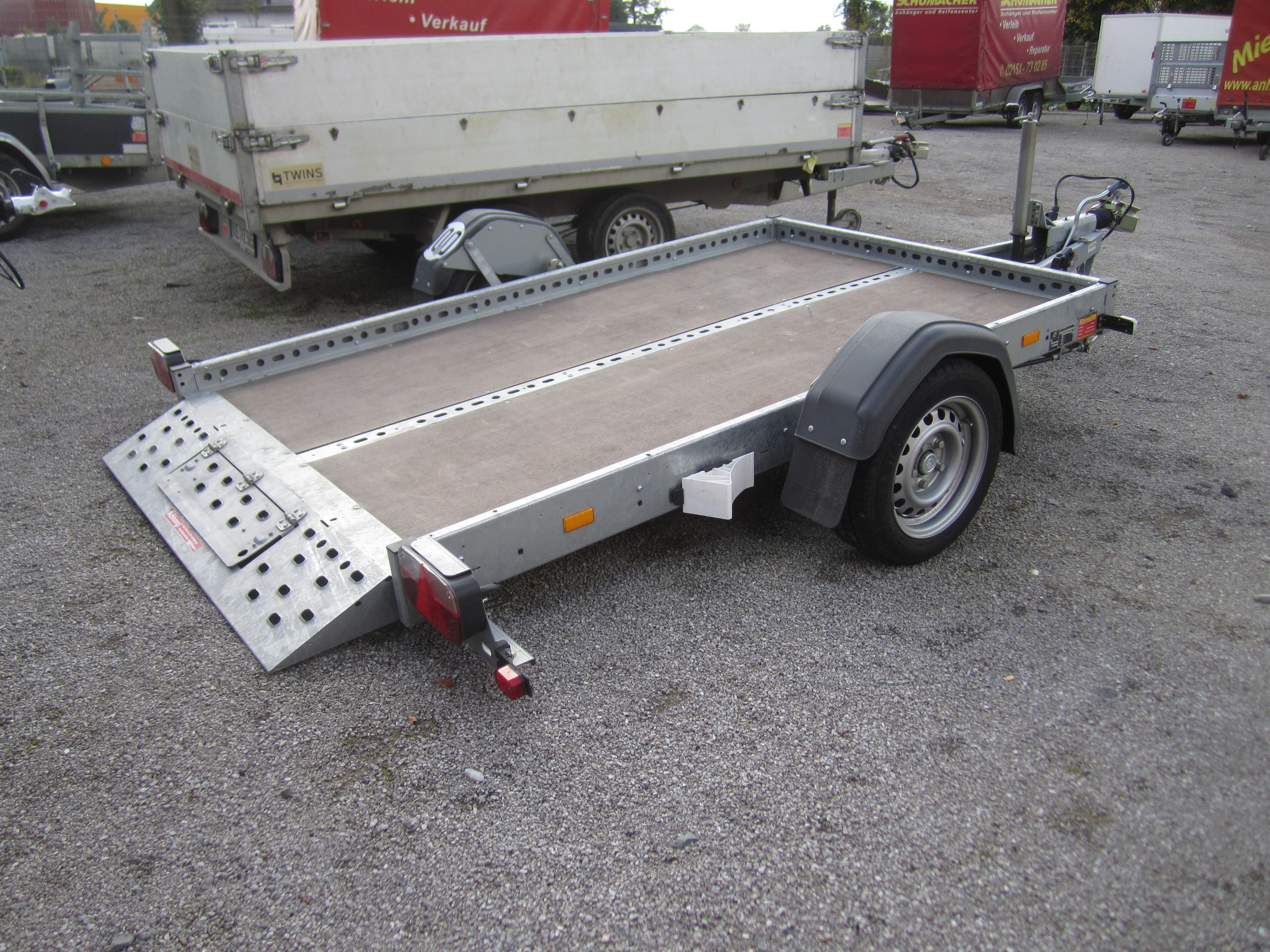 absenk-Motorradanhänger für 1 bis 2 Motorräder Gesamtgewicht 1300 kg – 2