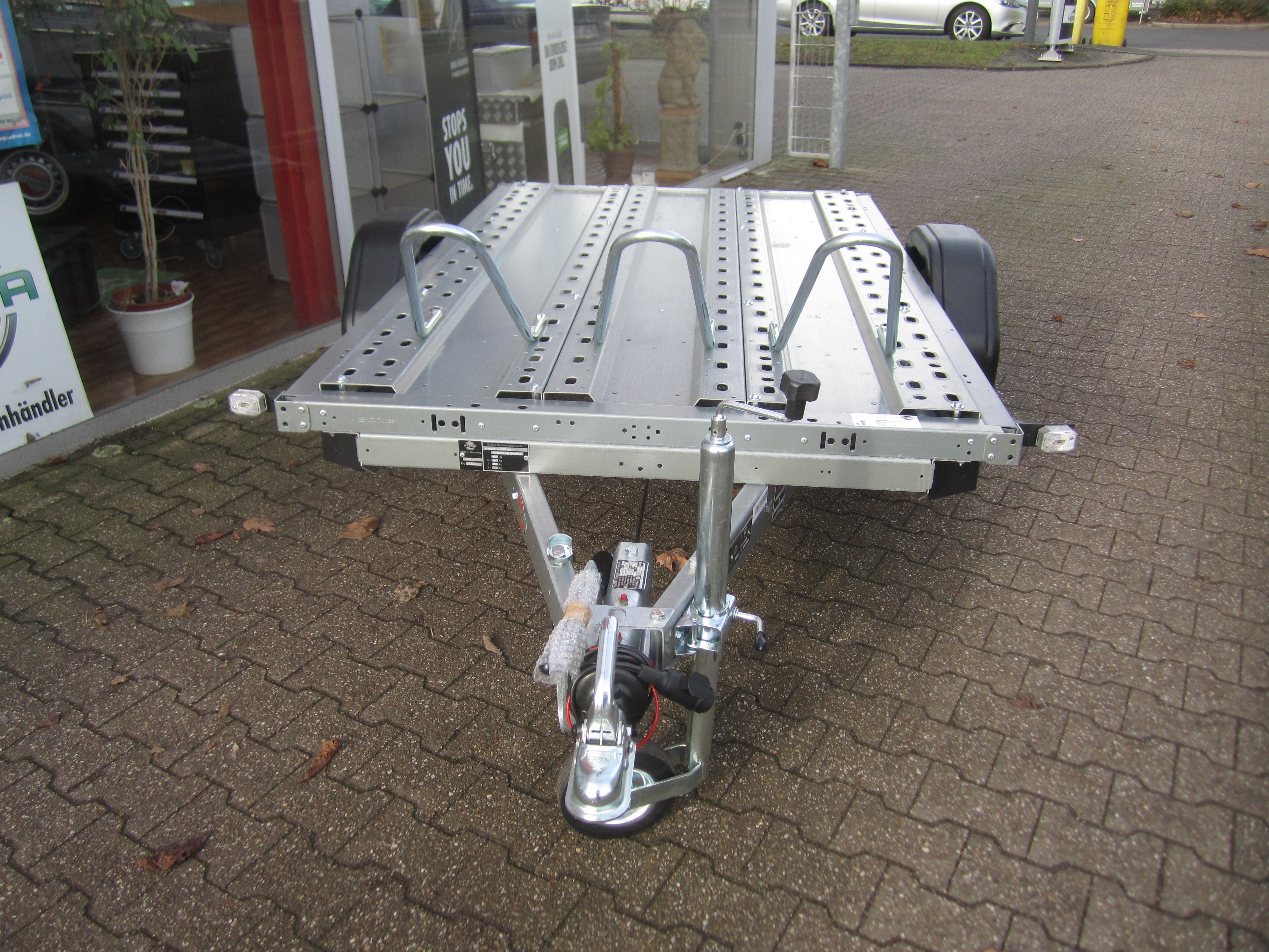 Motorradtransporter / Motorradanhänger für 3 Motorräder – 3