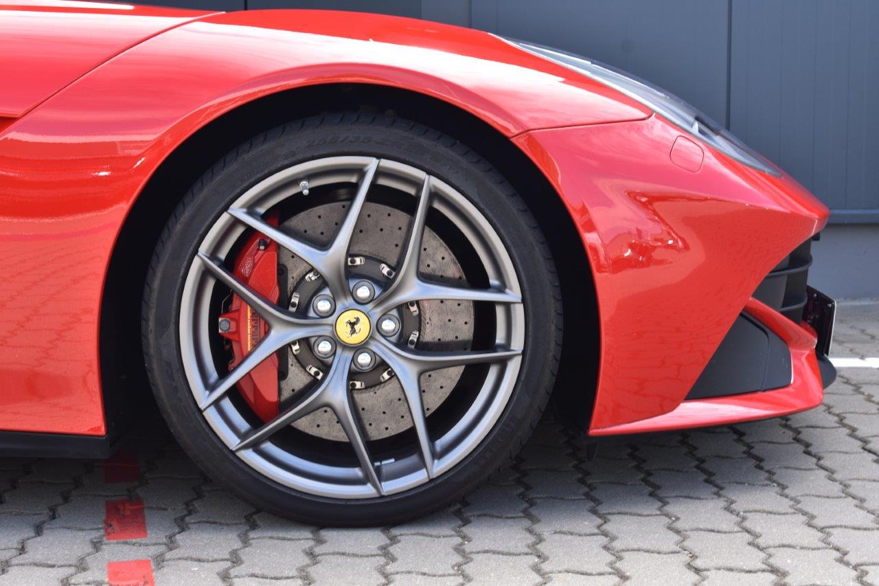 Ferrari F12 – 4