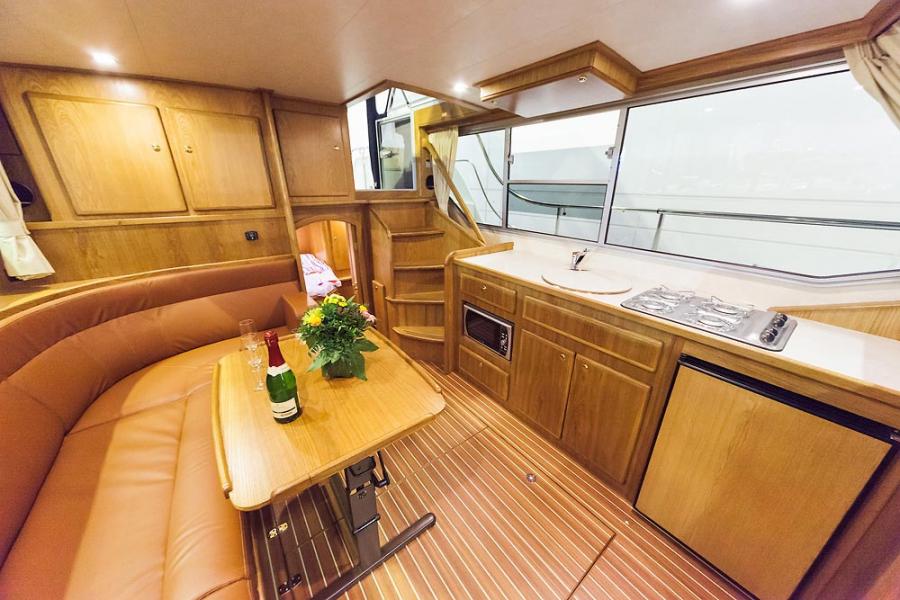 Motoryacht Seepferdchen 26 (Hollandia 38) mieten – 4+2 Pers., ab Müritz, ab 1.299 €/Woche – 4