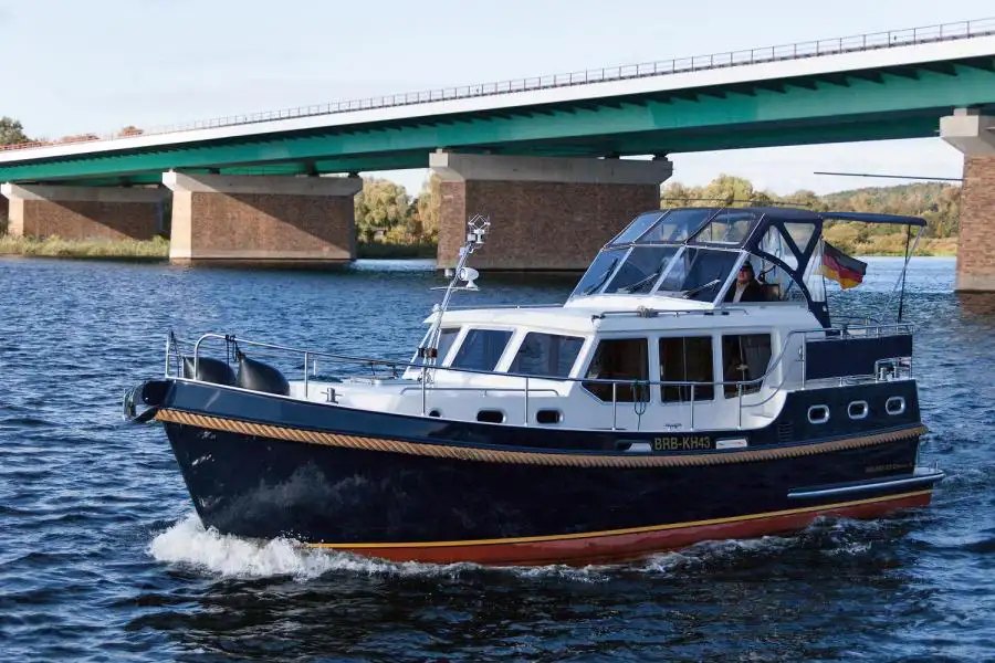 Motoryacht Seepferdchen 32 (Gruno 33) mieten – 2+2 Pers., ab Müritz, ab 999 €/Woche – 2
