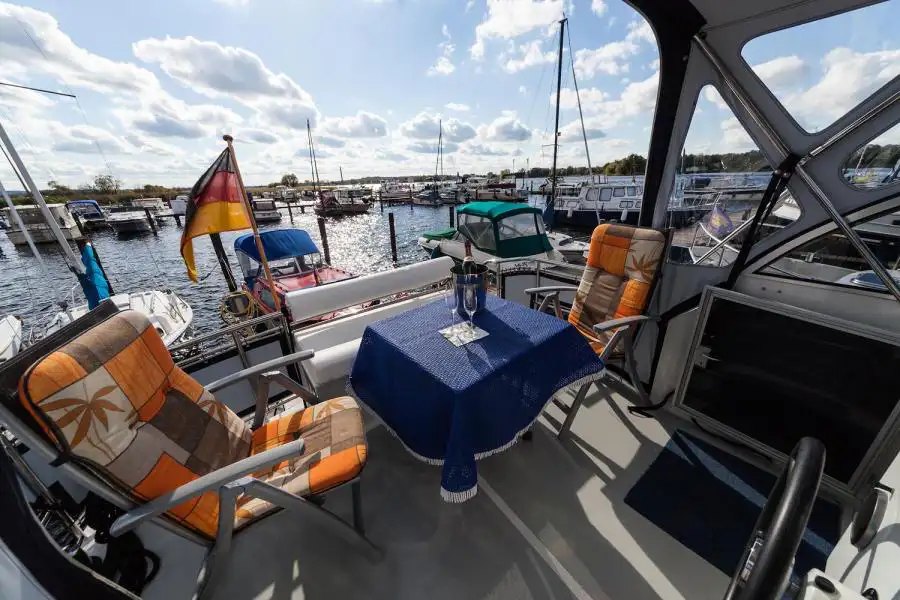 Motoryacht Seepferdchen 32 (Gruno 33) mieten – 2+2 Pers., ab Müritz, ab 999 €/Woche – 5
