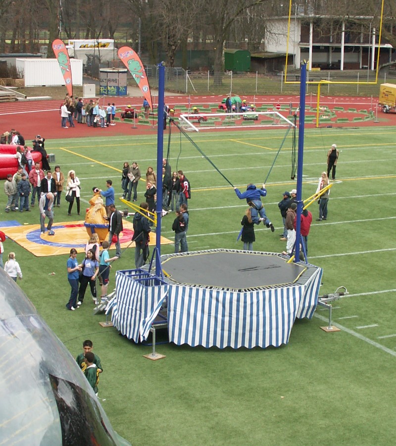 Bungee Trampolin 1er Anlage (inkl. 1 Betreuer) mieten bei Der Spassmacher