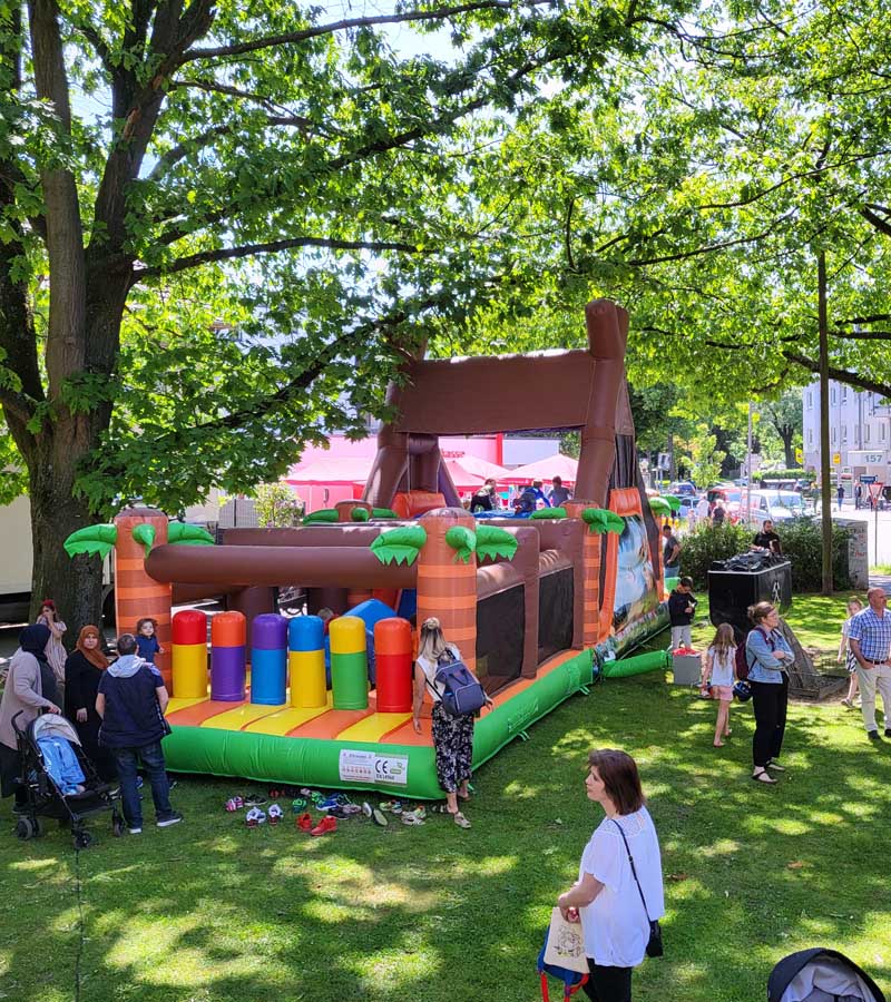 Hüpfburg Amazonas Hindernisbahn mieten bei Der Spassmacher