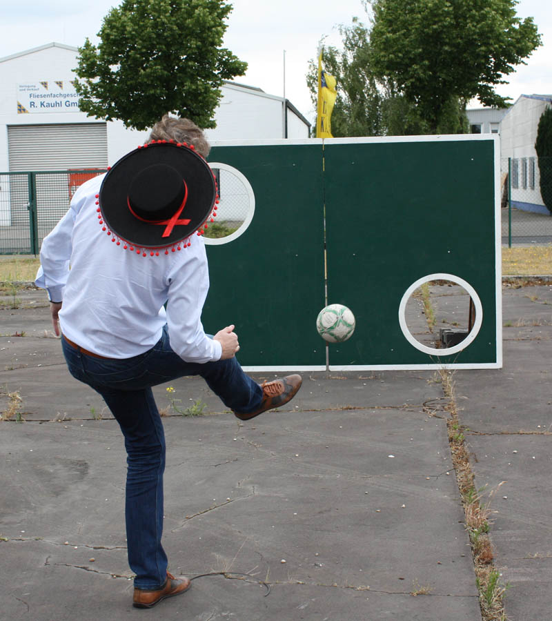 Fussball Torwand Holz mieten bei Der Spassmacher