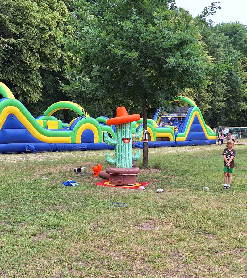 Kaktus Werfen aufblasbar mieten bei Der Spassmacher