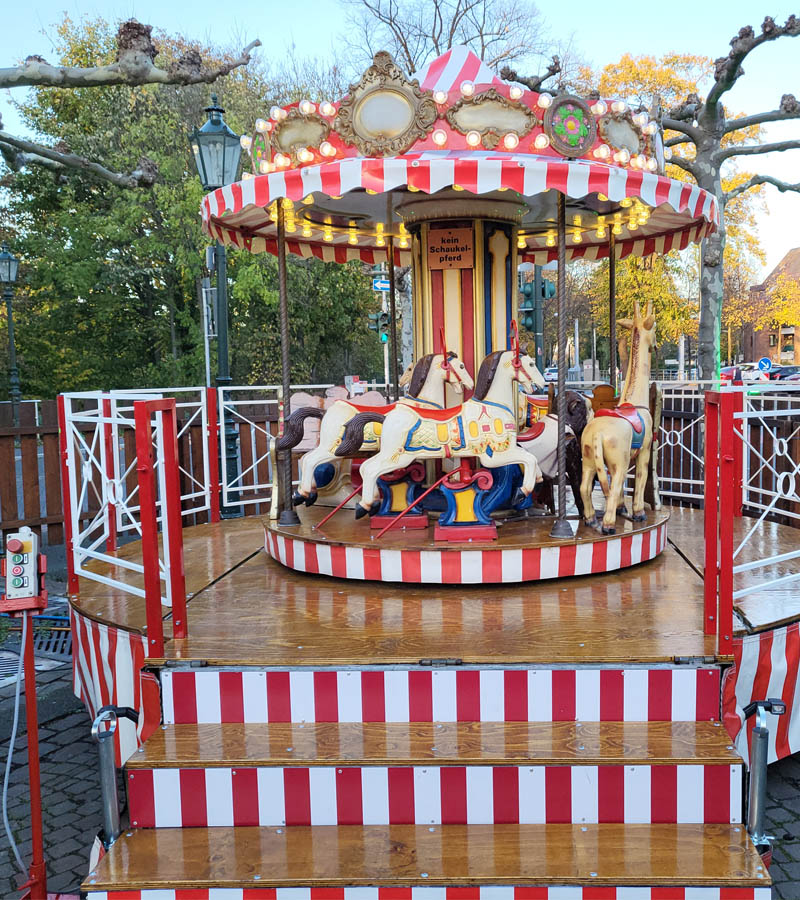 Zauberkarussell 12 Plätze mieten bei Der Spassmacher