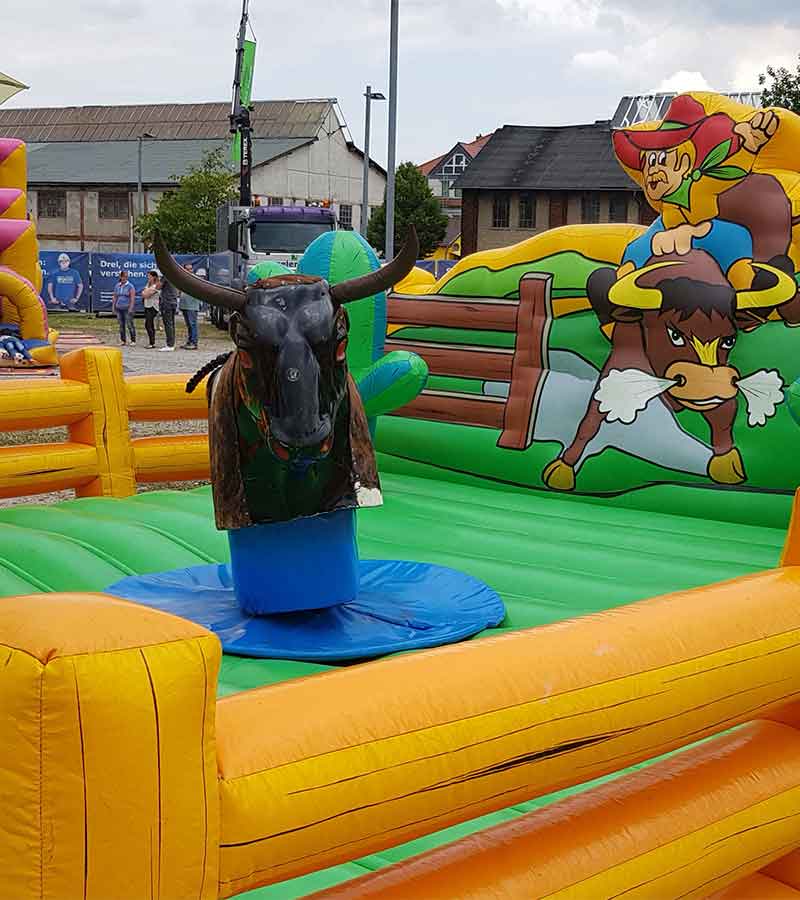 Bullriding Bronco (inkl. 1 Betreuer) mieten bei Der Spassmacher
