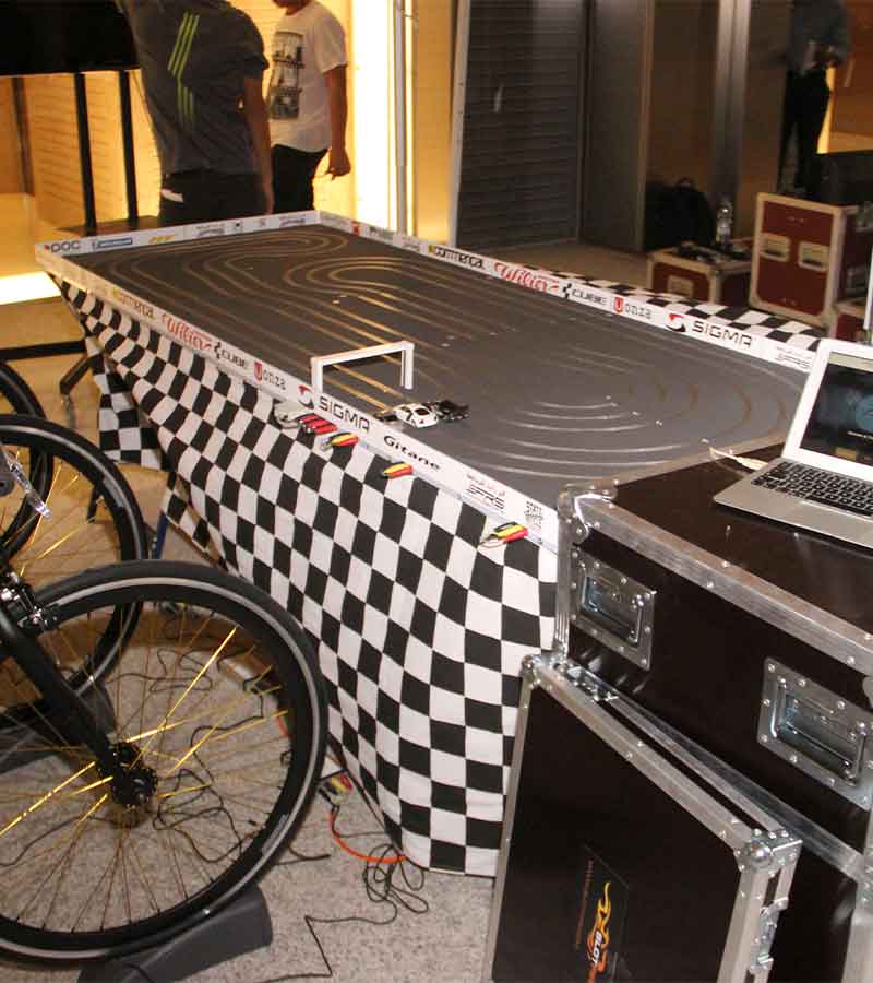 Bike Slotcarbahn Mini (inkl. 2 Betreuer) mieten bei Der Spassmacher