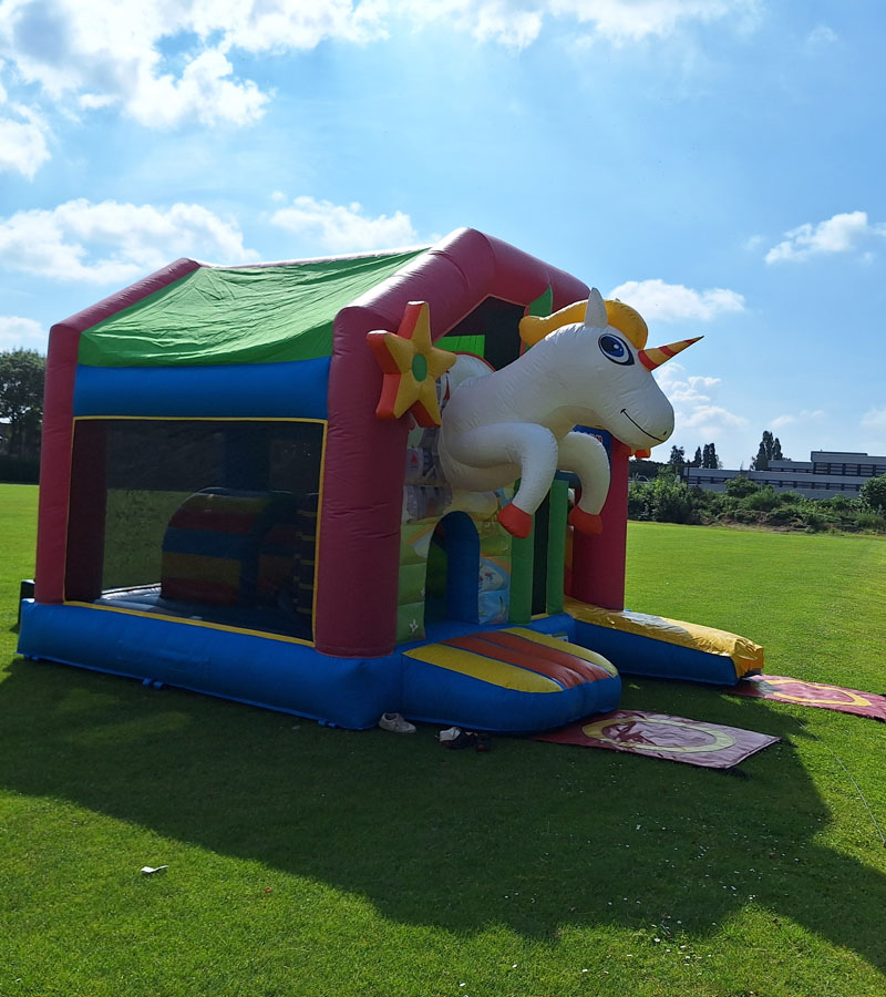 Hüpfburg Einhorn mieten bei Der Spassmacher
