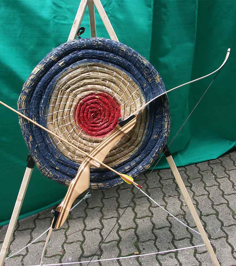 Bogenschießen für Erwachsene (inkl. 1 Betreuer) mieten bei Der Spassmacher