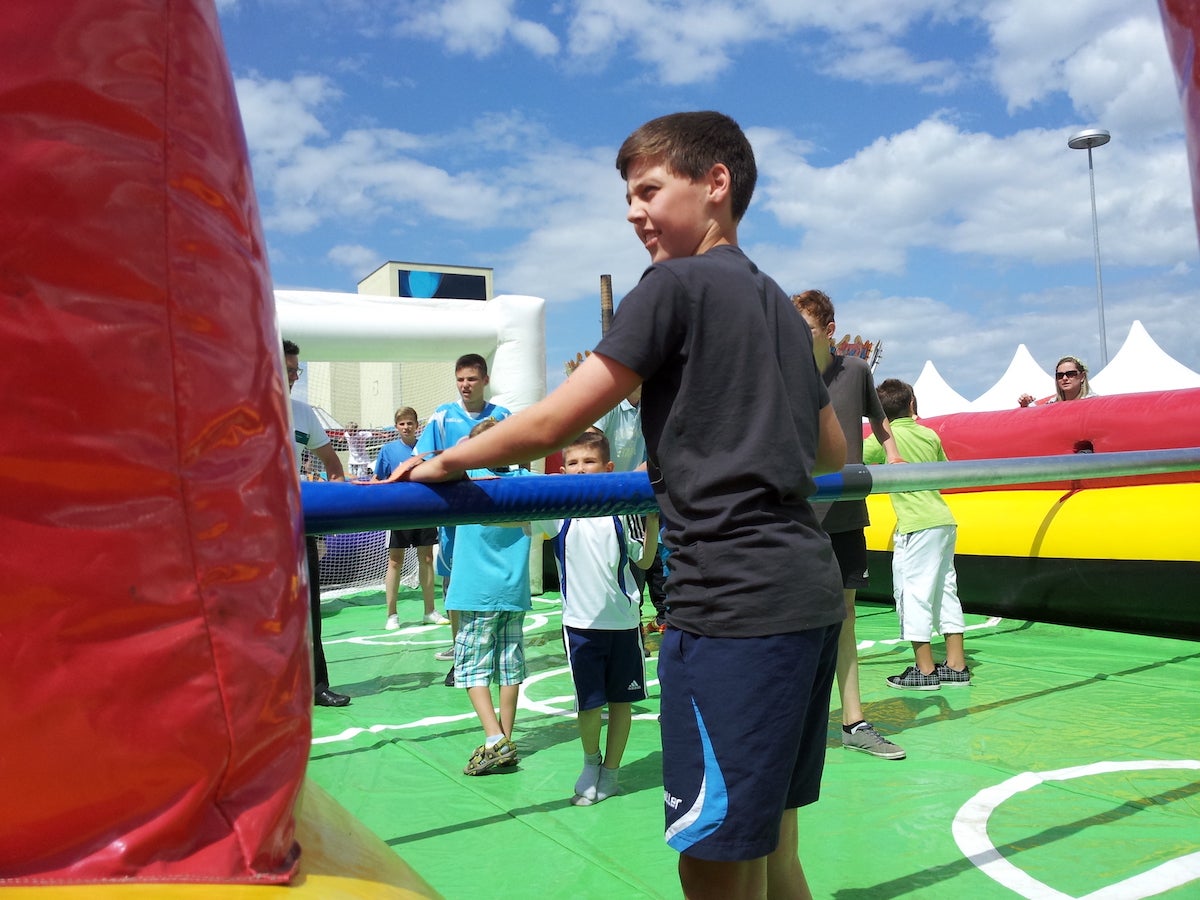 HUMAN-TABLE-SOCCER | MENSCHENKICKER | HUMAN-TABLE-FOOTBALL | RIESENKICKER, MEGAKICKER, TISCHFUßBALL – 3