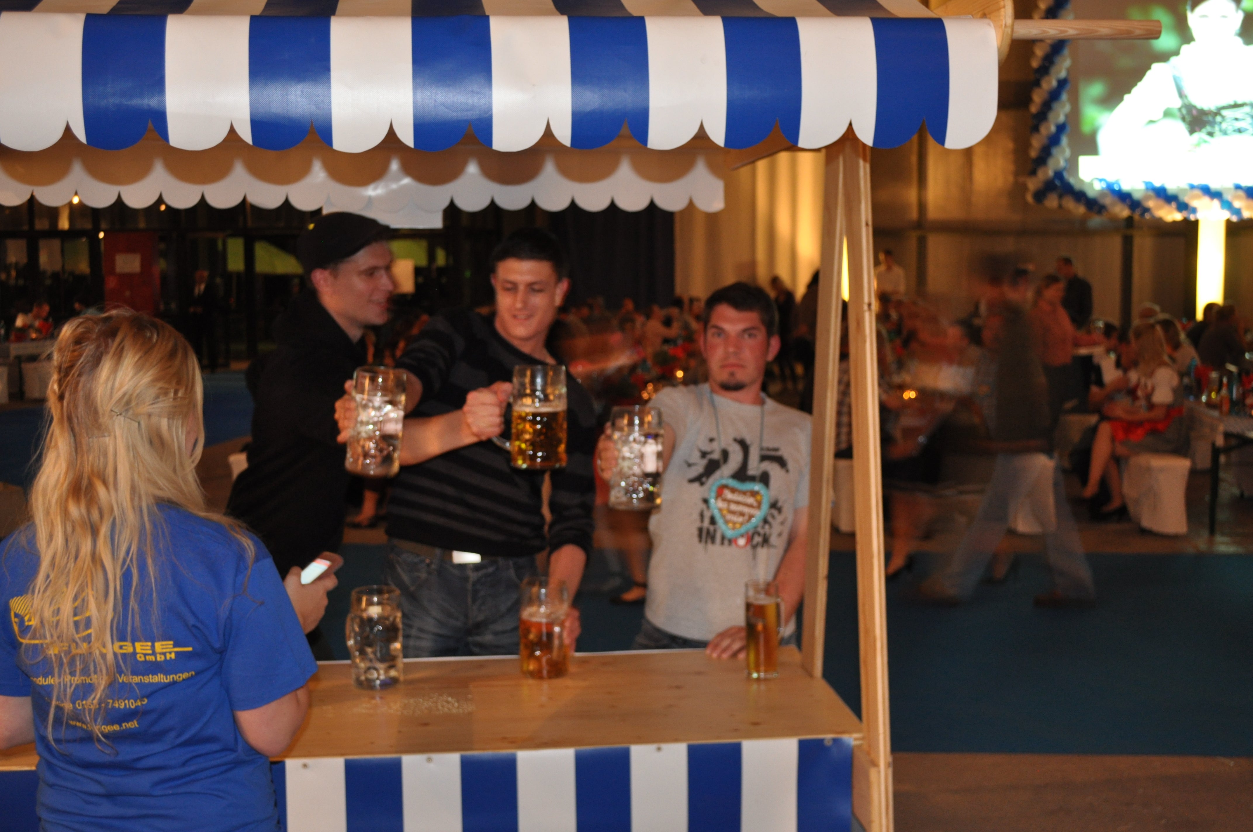Maßkrugstemmen - Bierkrugstemmen im Marktstand mieten – 2