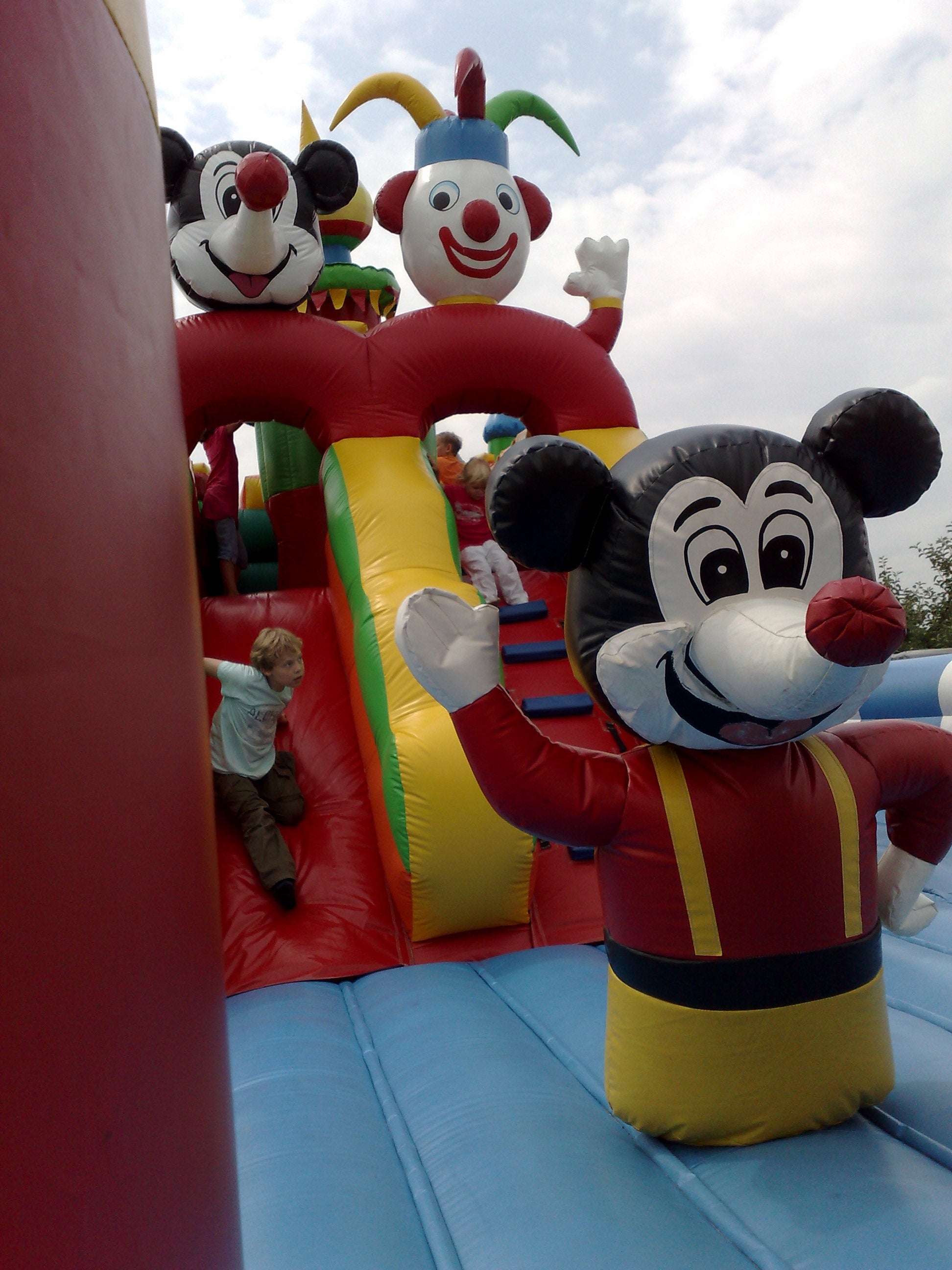 Fantasialand MEGA-Hüpfburg mieten – 2