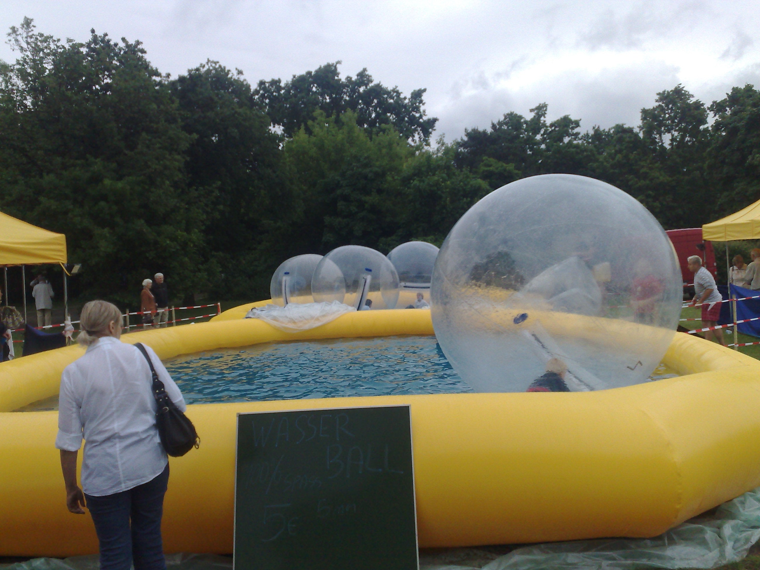 Wasserlaufbälle inkl. Pool (3-5 Stk.) mieten – 2