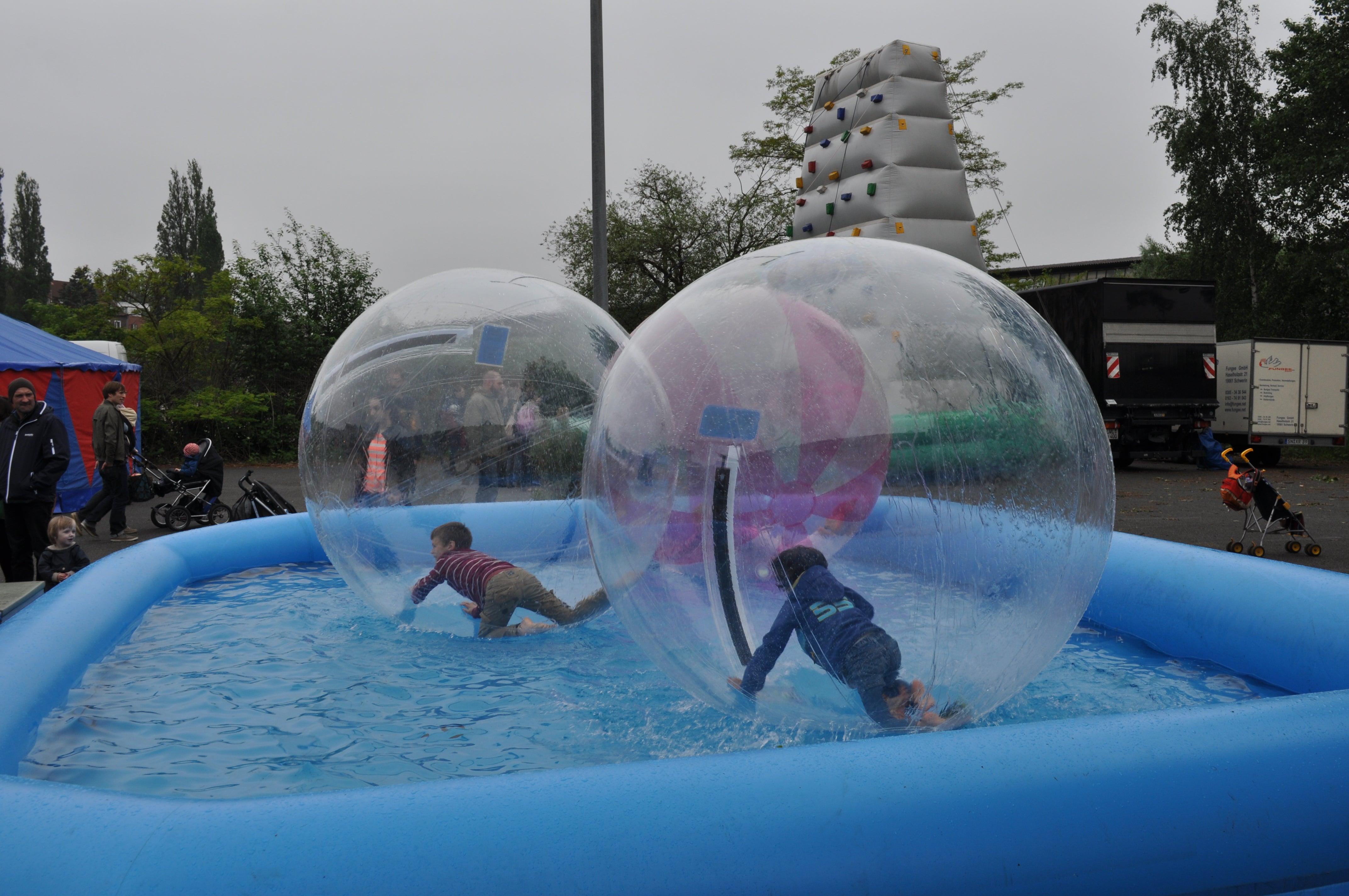Wasserlaufball mieten – 2