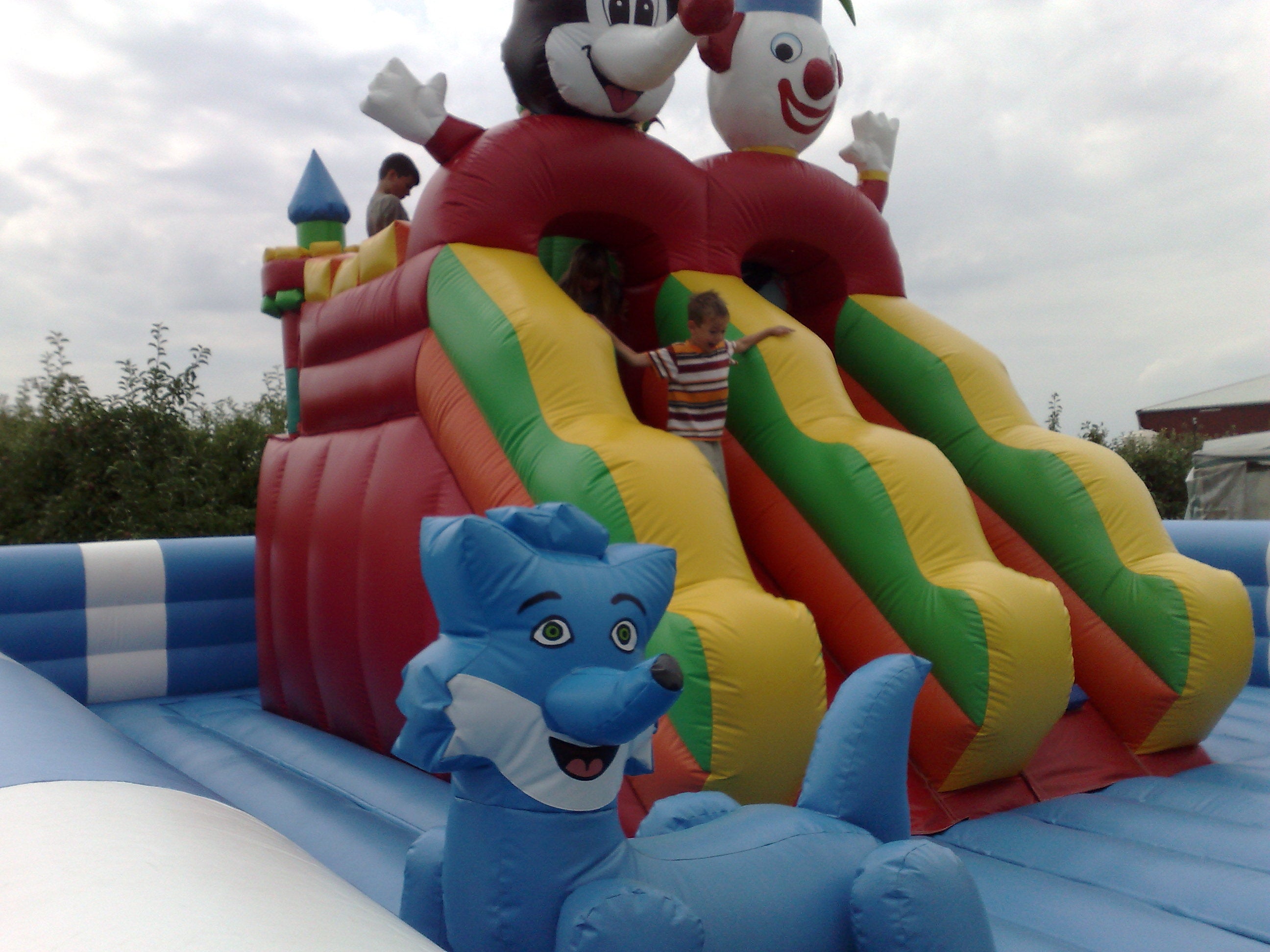 Fantasialand MEGA-Hüpfburg mieten – 3