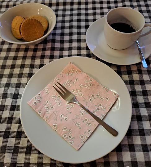 Kasten Menüteller, Suppenteller, Dessertschalen, Kuchenteller, Kaffee/Glühweinbecher, Kaffeetassen