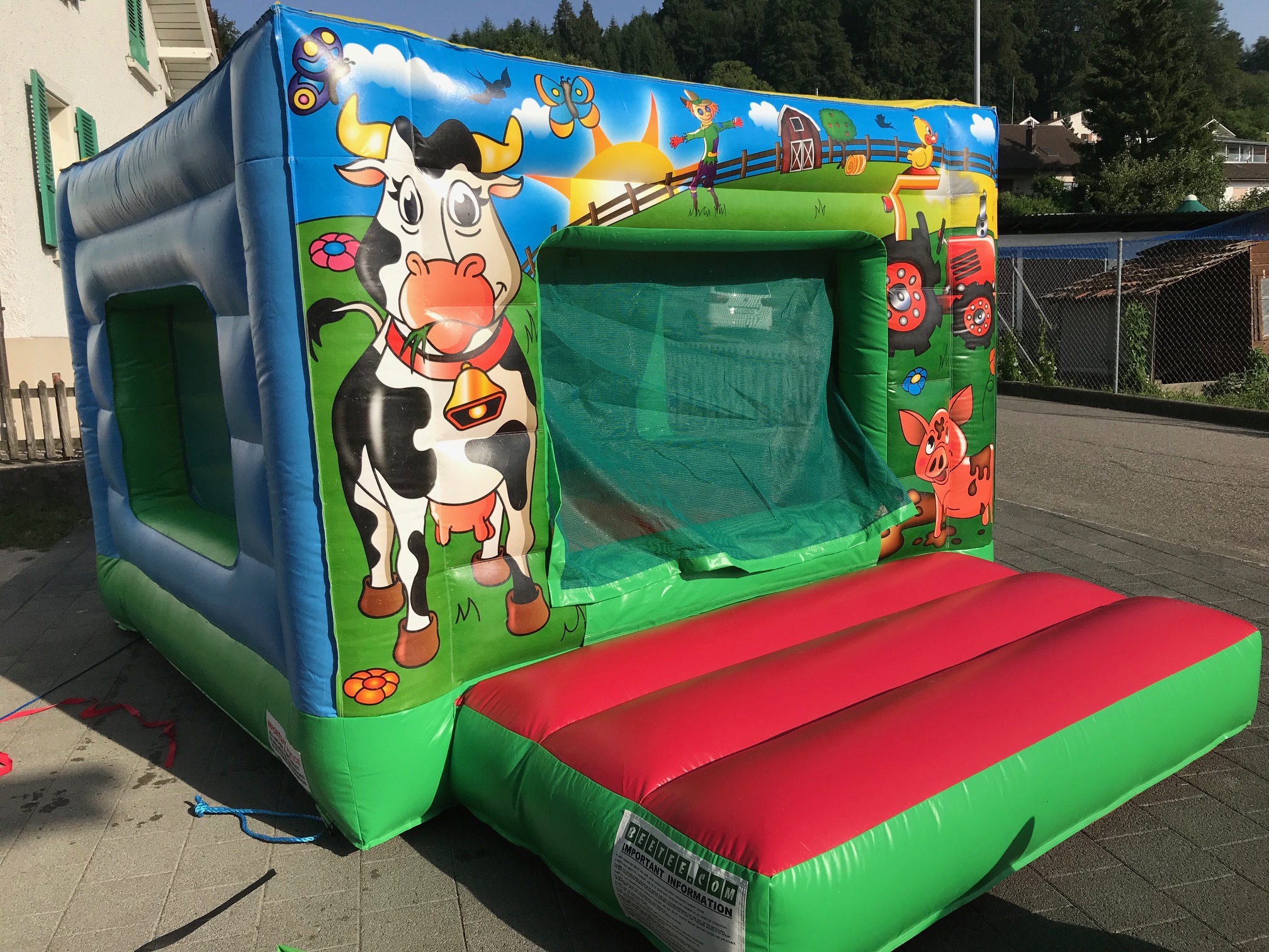 Ballpool Farm mieten bei Axess (Inhaber/Kontakt Daniel Häfliger)