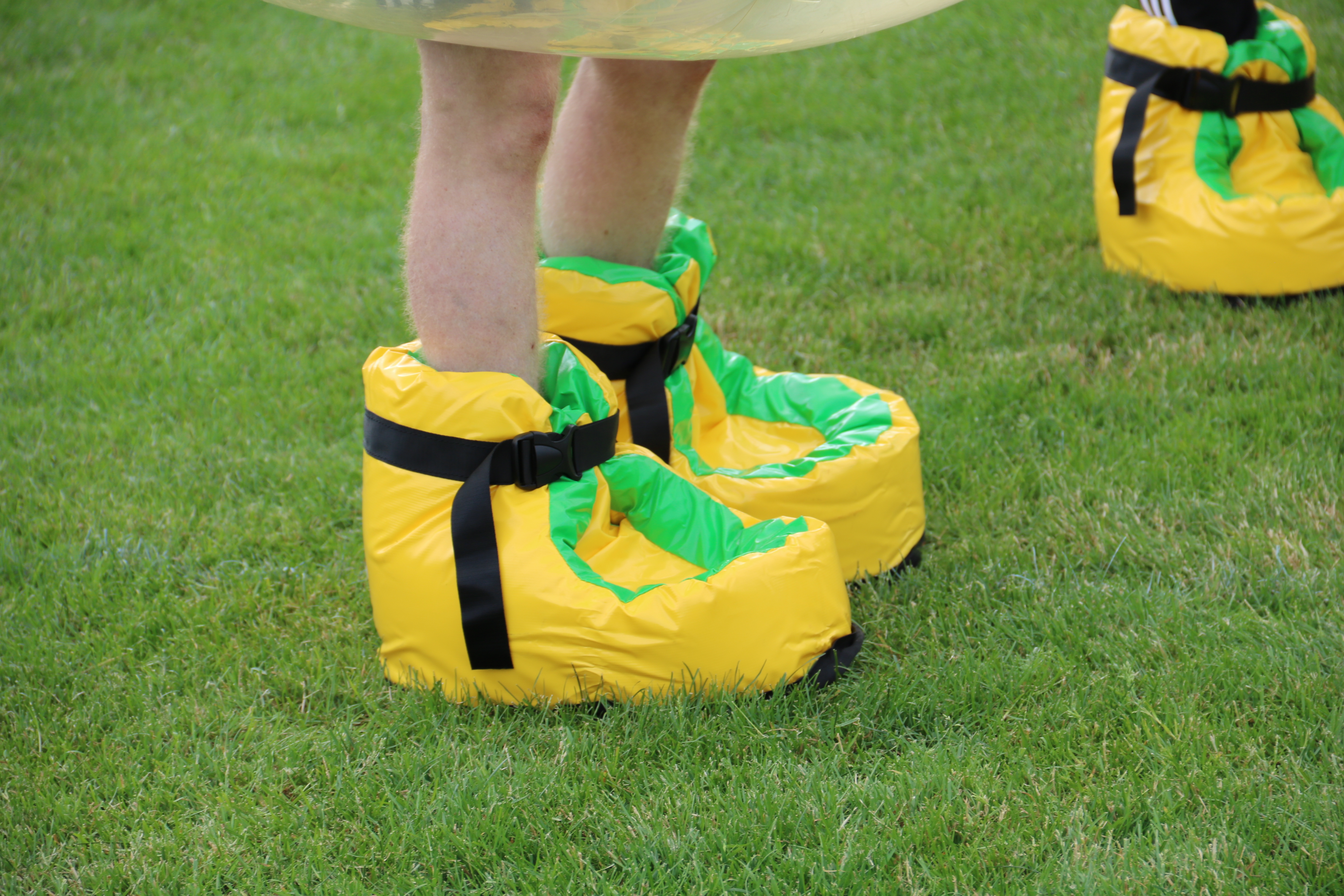 Riesen Schuhe mieten bei Axess (Inhaber/Kontakt Daniel Häfliger)